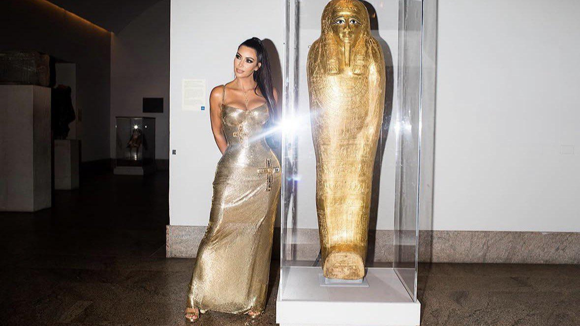 Kim Kardashian posing next to an Egyptian sarcophagus, the image that inspired The Mendax article about her fictional detective agency.